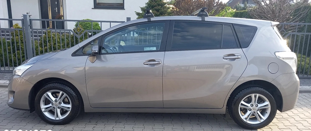 Toyota Verso cena 59990 przebieg: 74474, rok produkcji 2015 z Gliwice małe 211